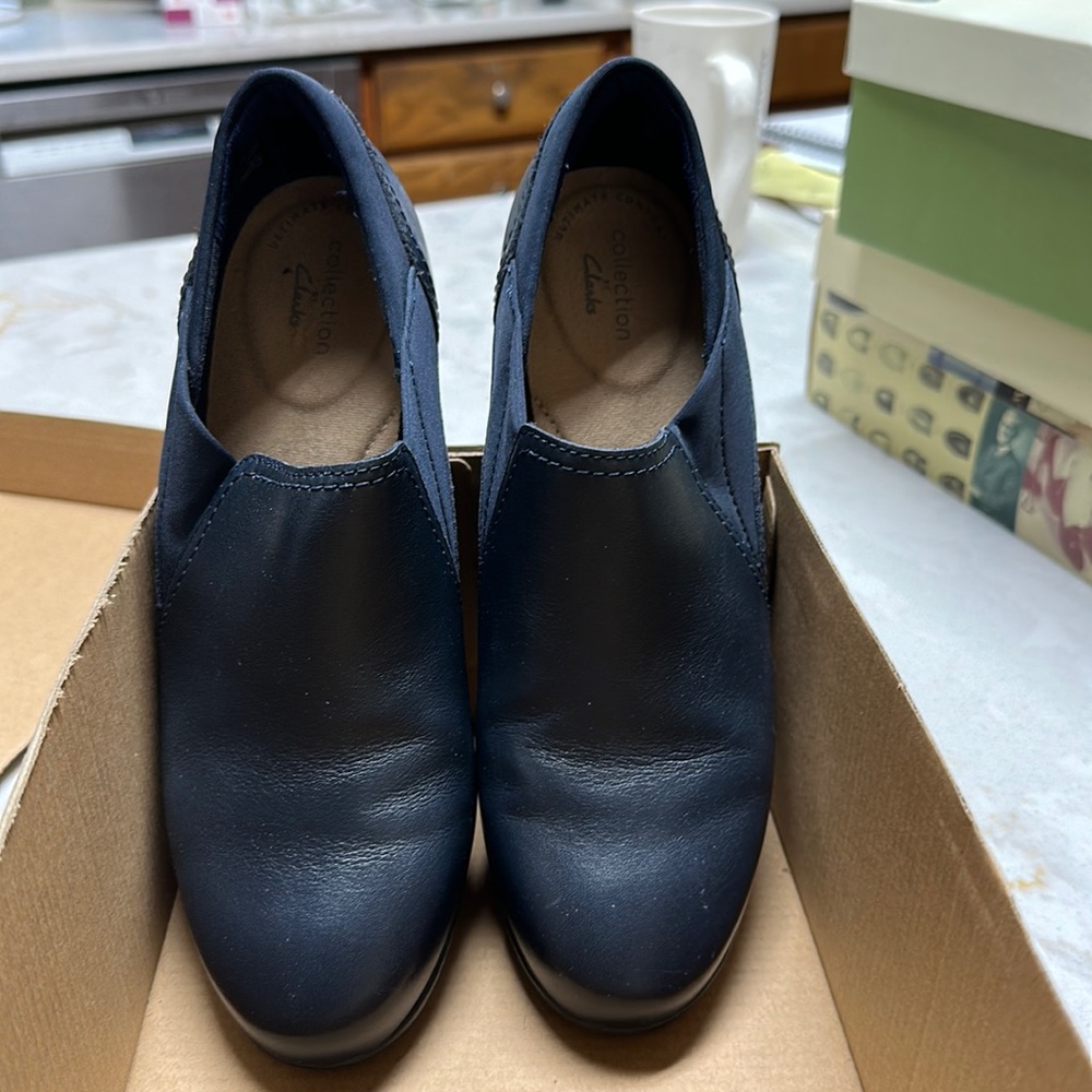 Navy blue Clark’s clogs. Size 7. Never worn.